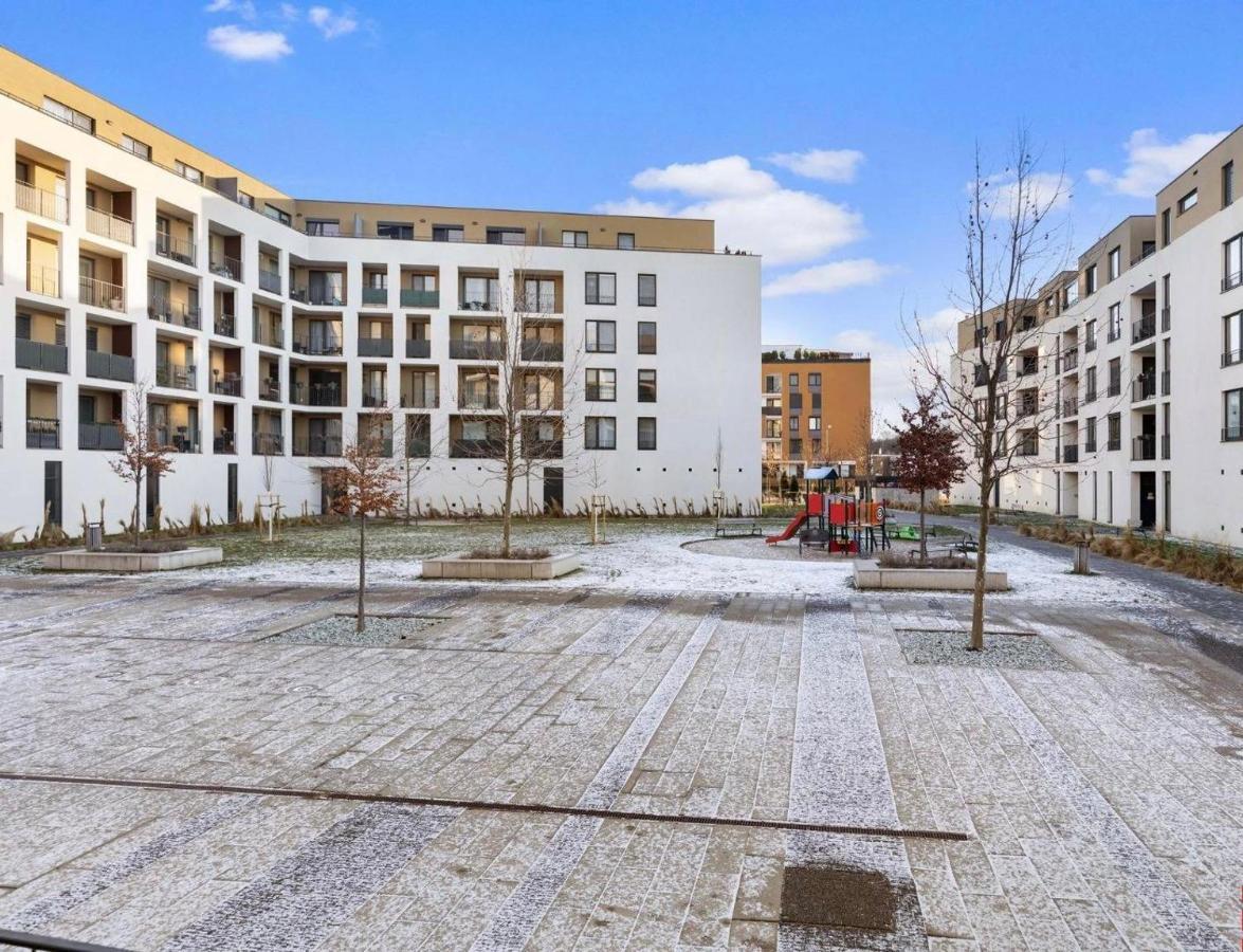 Sunflower - Modern Large Charming With Balcony Apartment Pressburg